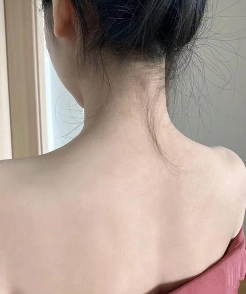 女人敏感背部